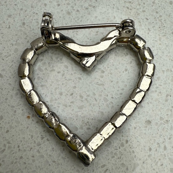 Vintage Rhinestones Silver Tone Heart Brooch Pin Valentine's Day - Picture 3 of 8
